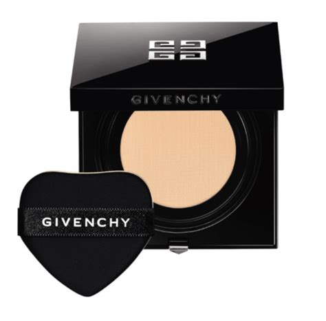 エレガンスをまとう「GIVENCHY（ジバンシイ）」 .